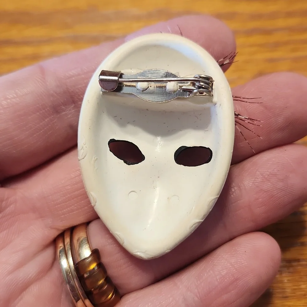 Masquerade Mask Pin - Picture 3 of 4